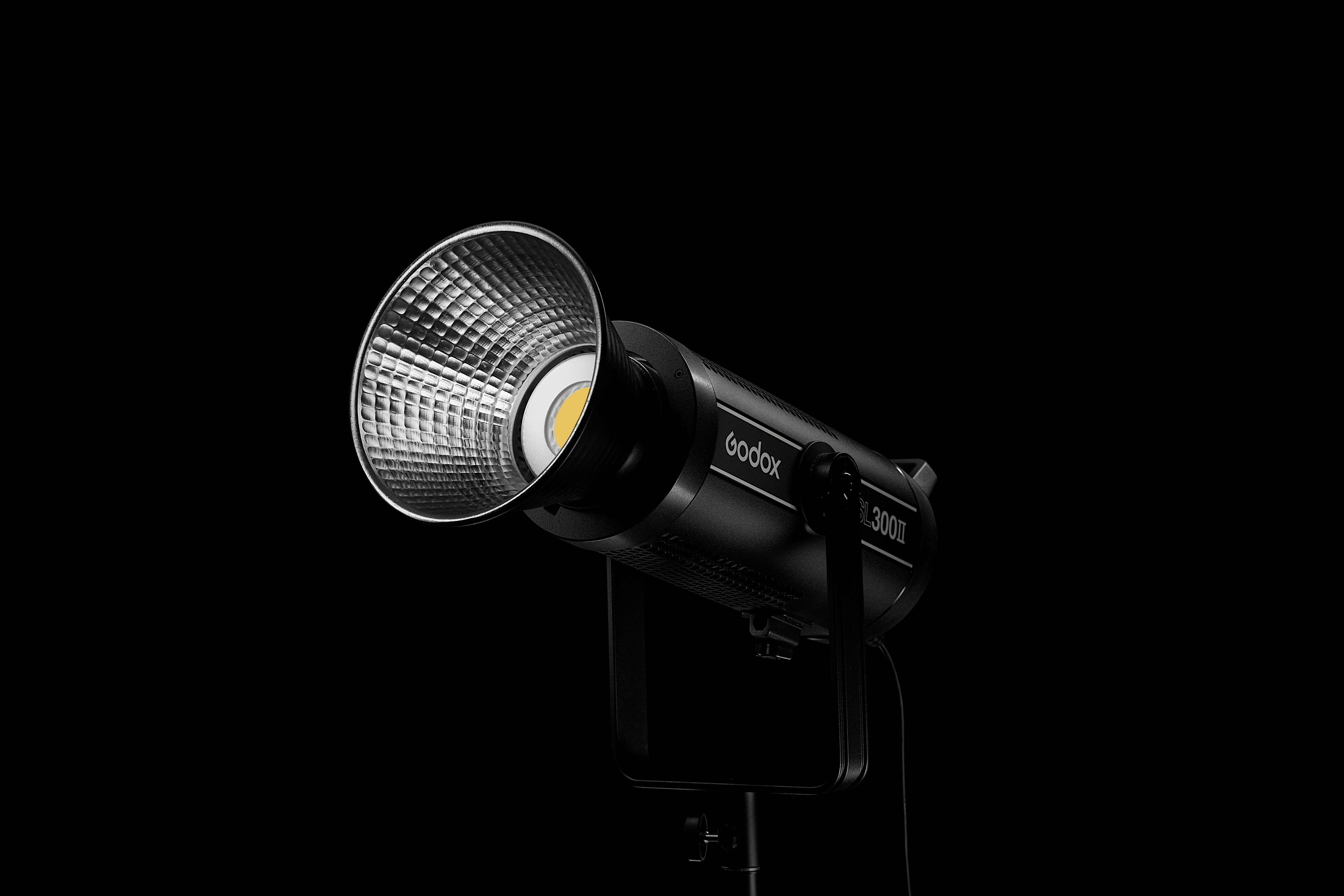 godox-SL300III-led-light-fresnel-newproduct godox-SL300III-led-light-fresnel-newproduct
